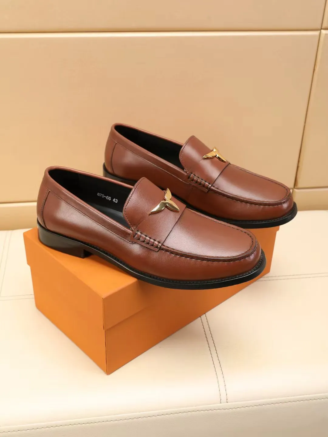 Men's shoes 440 💰 Louis Vuitton LV ® 🆕 model 🔛Full shoe counter, first layer cowhide, 🐂leather lined casual shoes for men, super soft outsole, essential for driving. Synchronized with the counter, original first layer cowhide, completely 1:1 mold customization🌹top version, color optional! Number: 39-44 (customized at 38.45.46)